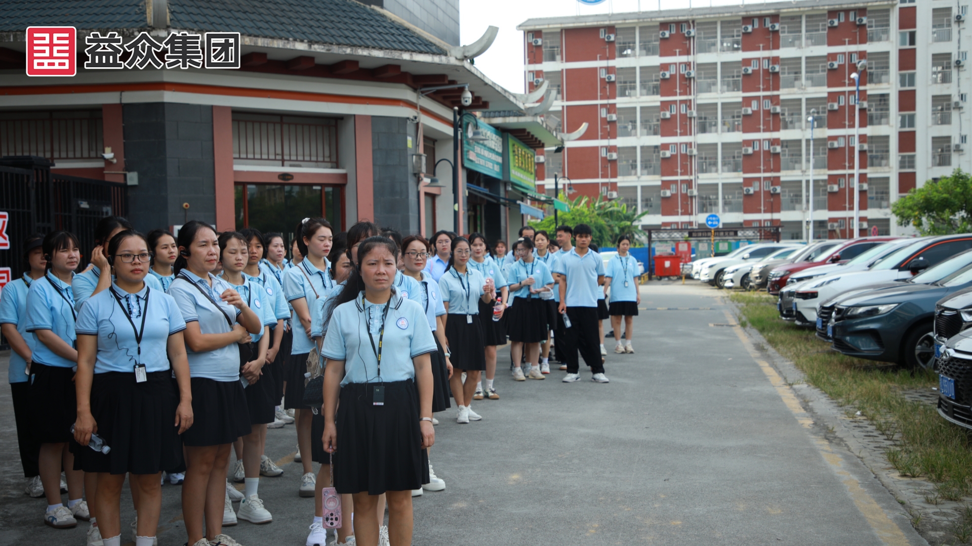 參觀益眾·尚城小區(qū)、右江區(qū)老鄉(xiāng)家園—迎龍易地扶貧搬遷安置小鎮(zhèn) (1)
